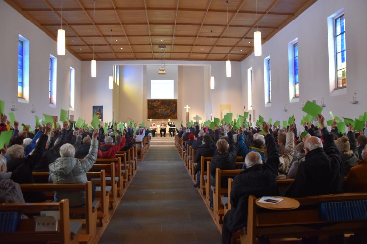 Kirchbürger sagen Ja zum Pfarreiheim