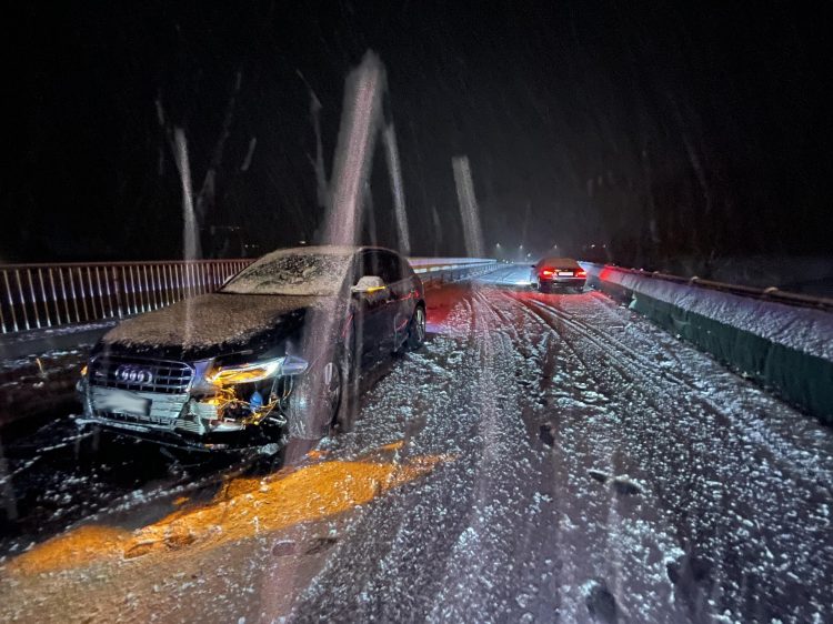 Kanton Schwyz: Ein Dutzend Unfälle auf schneebedeckten Strassen