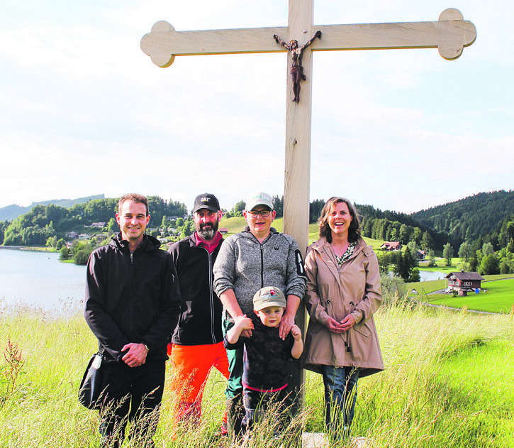 Neues Kreuz in Willerzell gesegnet