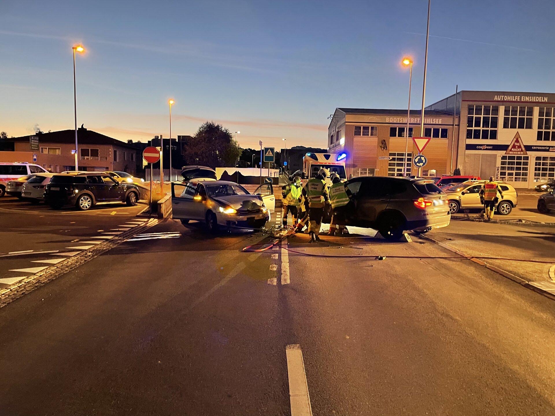 Einsiedeln: Verkehrsunfall fordert zwei Verletzte