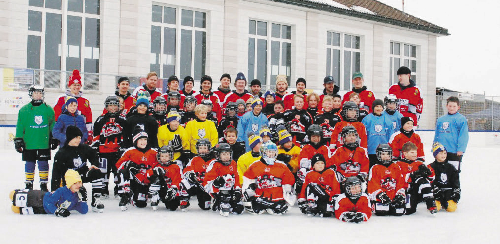 Einsiedler Eishockeyfamilie  trifft sich im Eispark