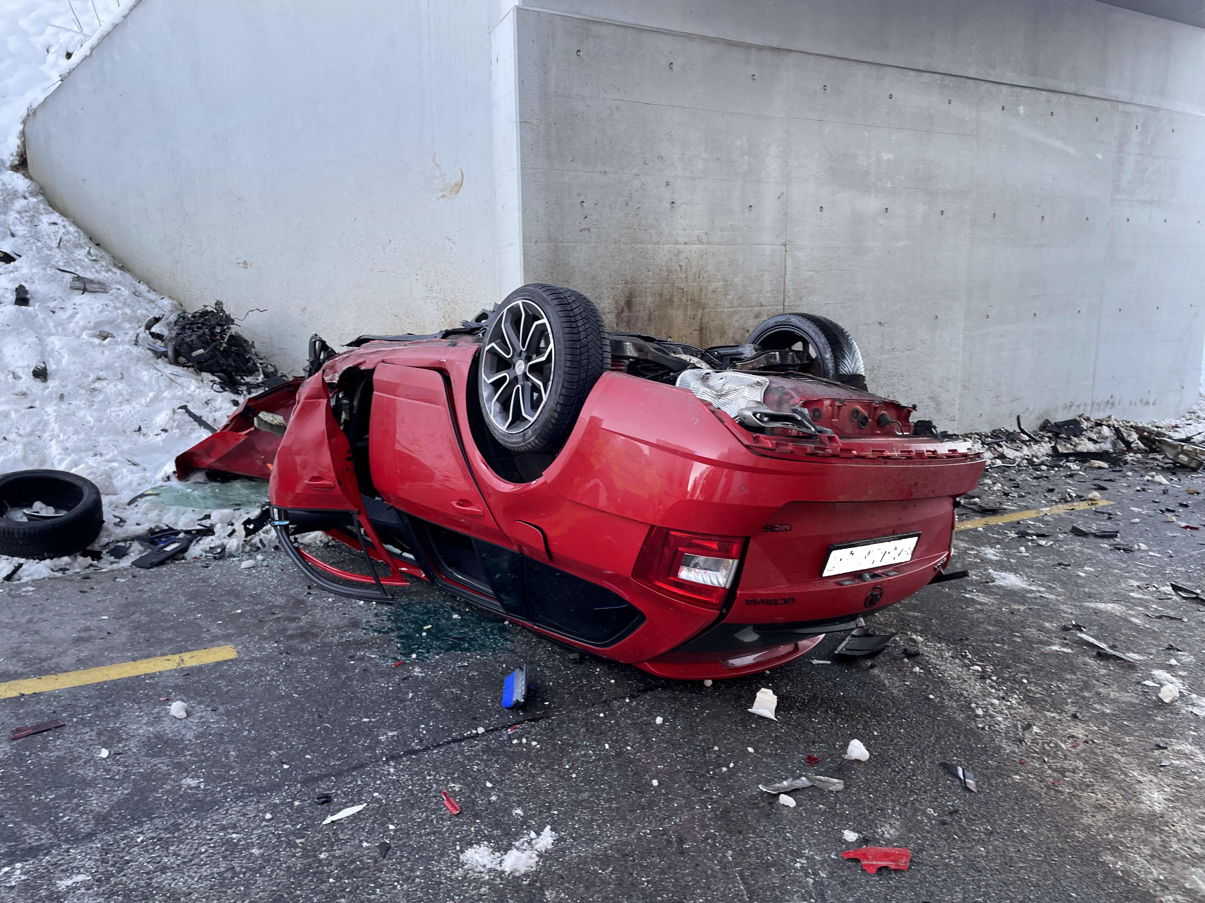 Einsiedeln: Autofahrer bei Kollision verstorben − Zeugenaufruf