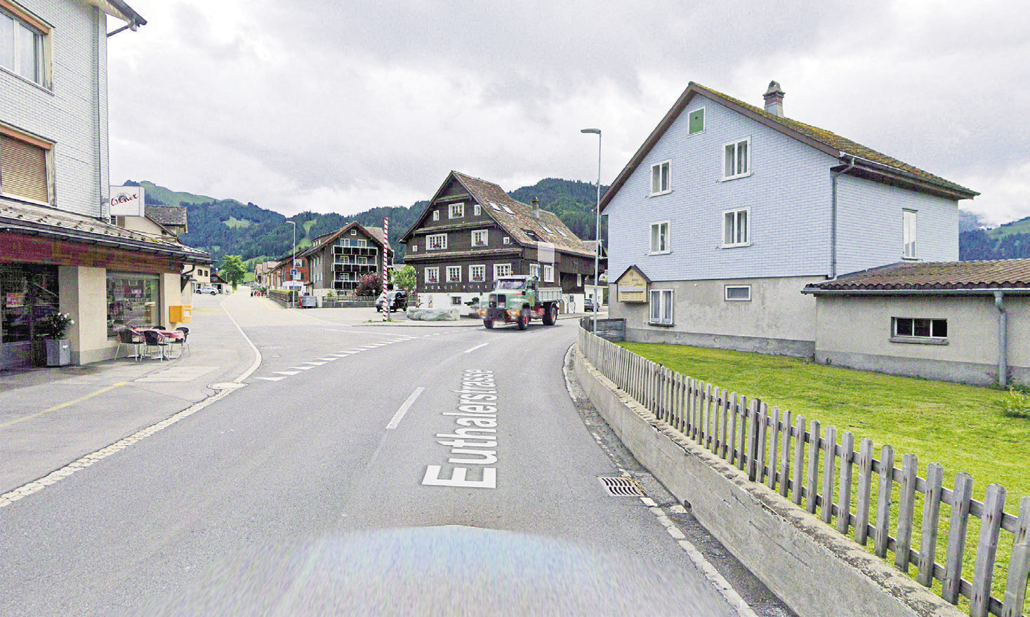 Ist die Durchfahrt durchs  Dorf Euthal zu gefährlich?