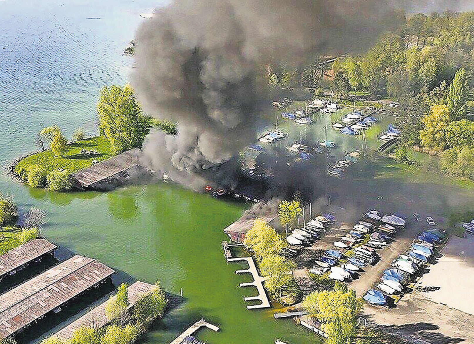 Lachner Bootshalle – ein Raub der Flammen